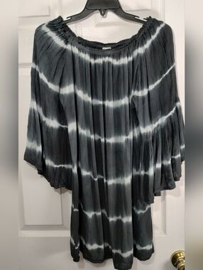 Gray & White Tie-Dye Off The Shoulder Flowy Sleeve Blouse